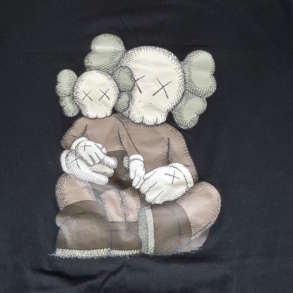KAWS x Uniqlo Companion Limited Exclusive UT Graphic Black T-Shirt Men's XL - Picture 2 of 7